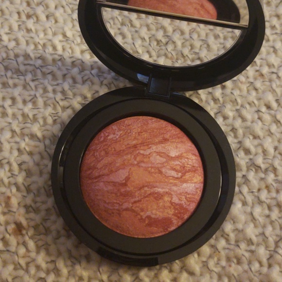 Blush - Picture 2 of 3